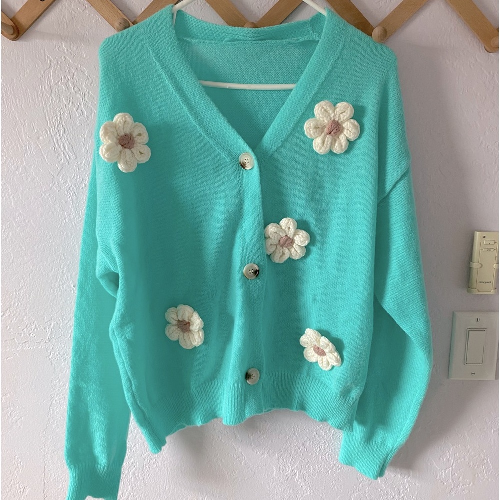 NIB Women’s Floral Applique Sweater